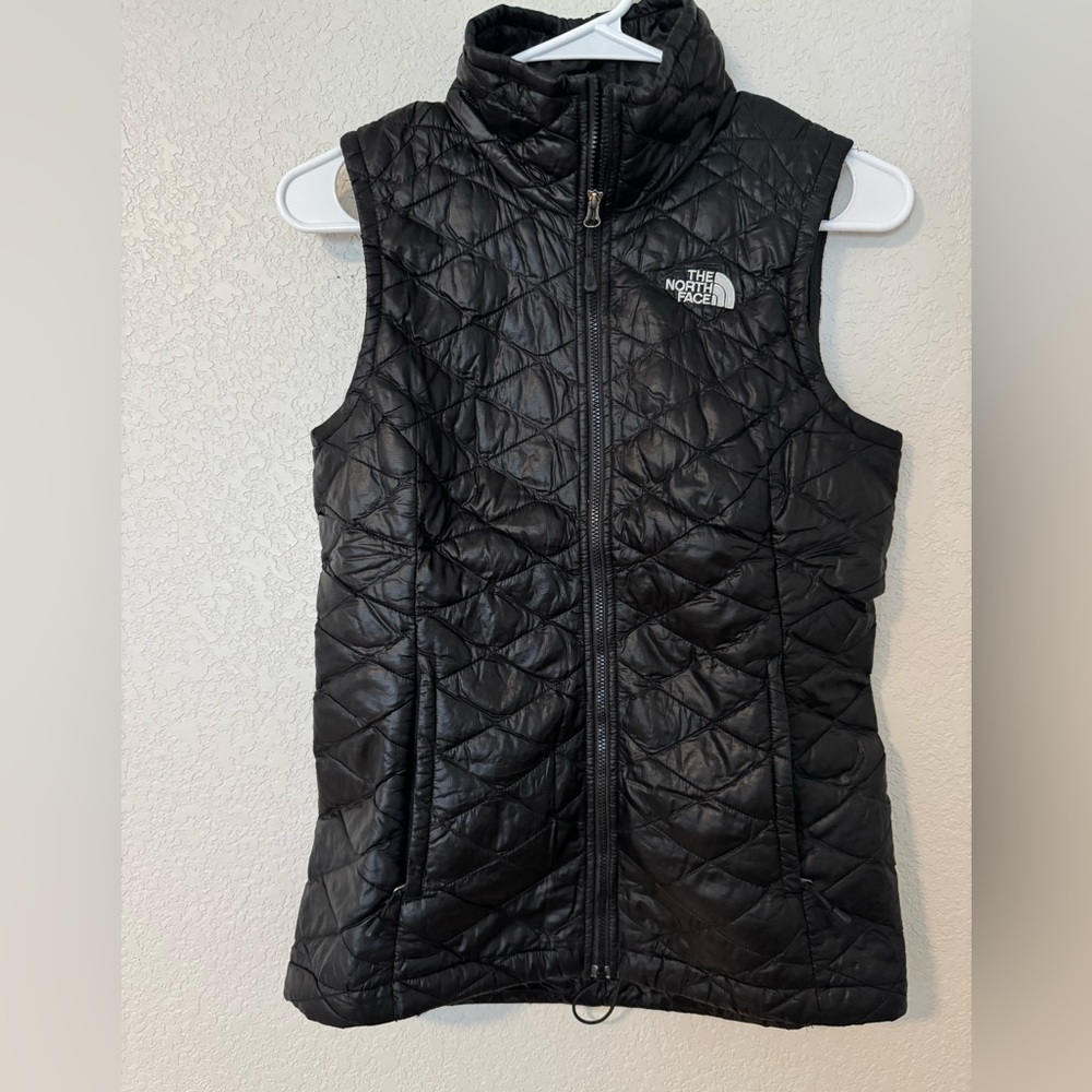 The North Face Women’s Thermoball Black Quilted Vest, size XS